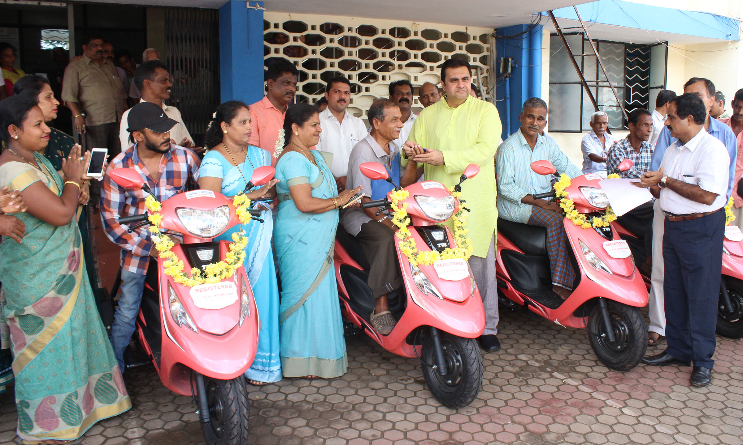 ವಿಕಲಚೇತನರಿಗೆ ತ್ರಿಚಕ್ರ ವಾಹನ ವಿತರಣೆ